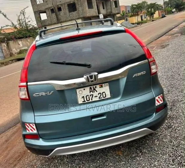 Honda CR-V 2015 Green · Photo 1