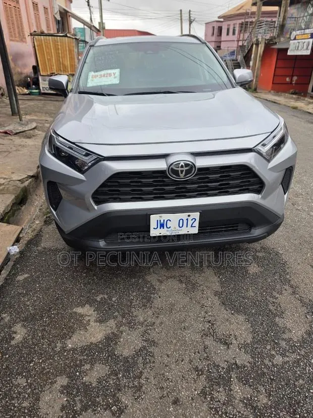 Toyota RAV4 2025 Gray · Photo 1