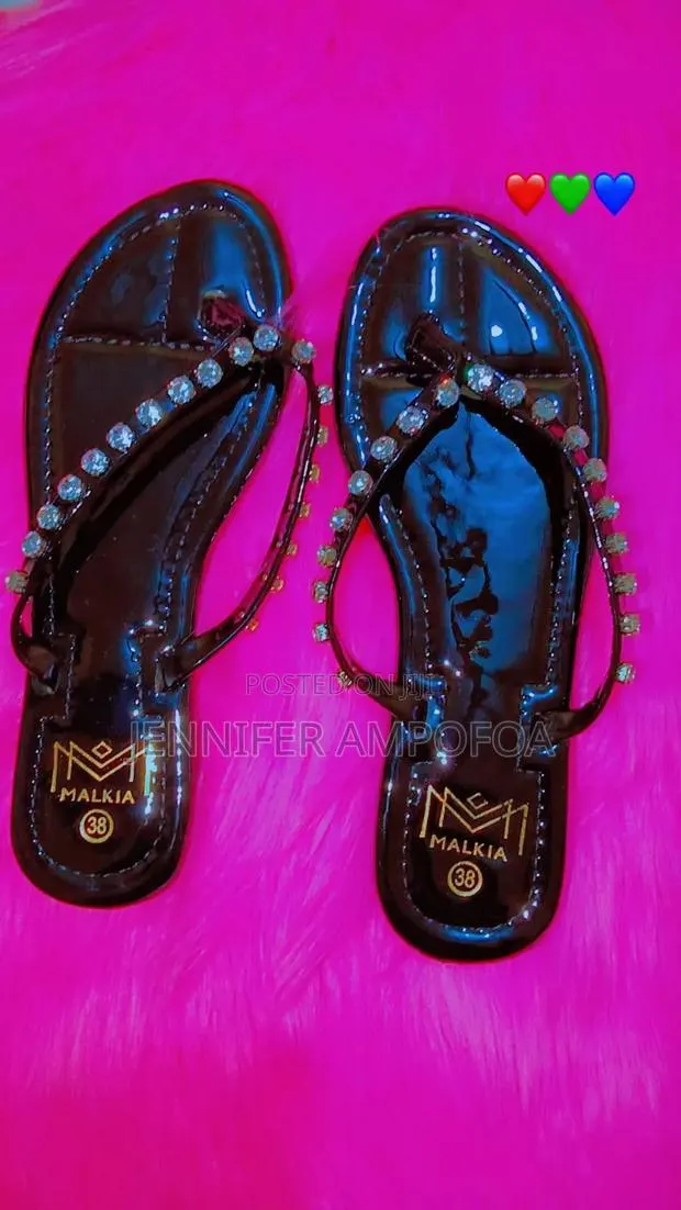 Rich Steps Slippers · Photo 1