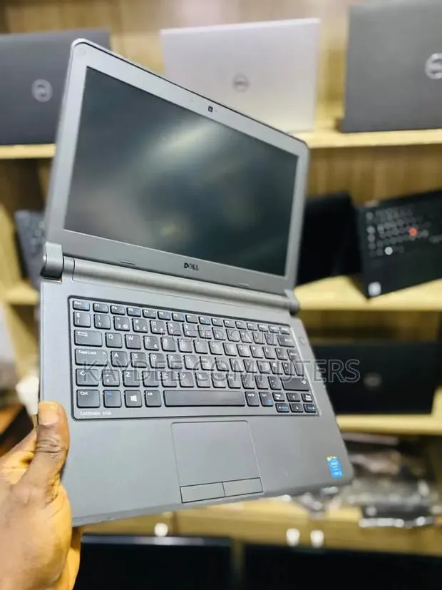 Laptop Dell Latitude 3350 8GB Intel Core i3 SSD 256GB · Photo 1