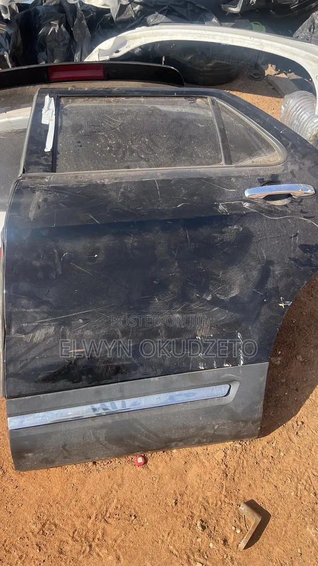 2018 Ford Explorer Doors · Photo 1