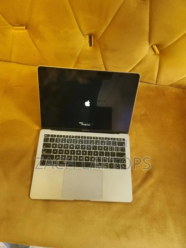 Laptop Apple MacBook Air 2019 8GB Intel Core i5 SSD 256GB · Photo 1