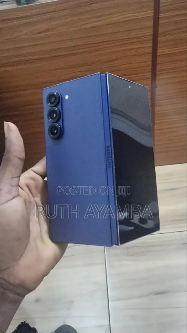 New Samsung Galaxy Z Fold6 256 GB Blue · Photo 1
