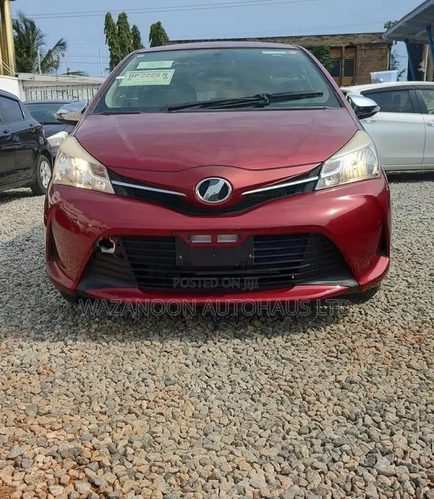Toyota Vitz 1.3 FWD 5dr 2015 Red · Photo 1