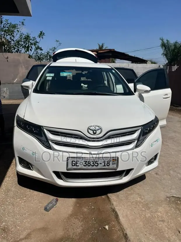 Toyota Venza XLE 4dr Wagon (3.5L 6cyl 6A) 2015 White · Photo 1