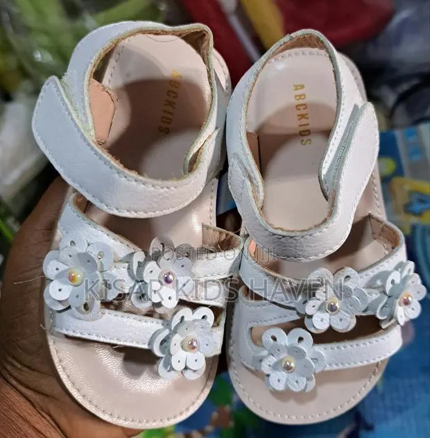 Comfortable Cute Baby Girl Sandals Size 22 · Photo 1
