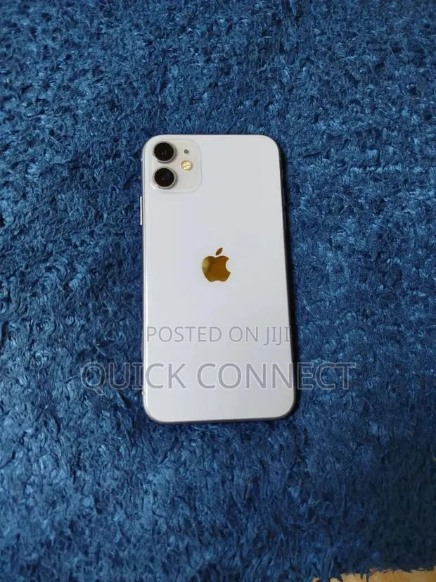 Apple iPhone 11 64 GB White · Photo 1