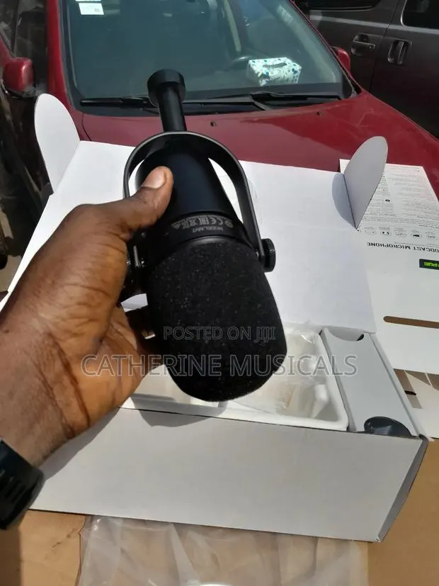 Shure Studio Microphone Podcast Mv7 · Photo 1