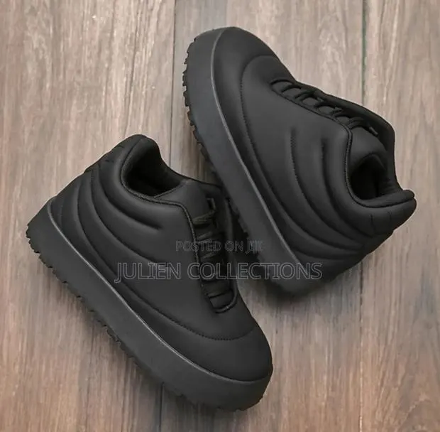 Lunar Surge X9x Moon Boots All Black · Photo 1