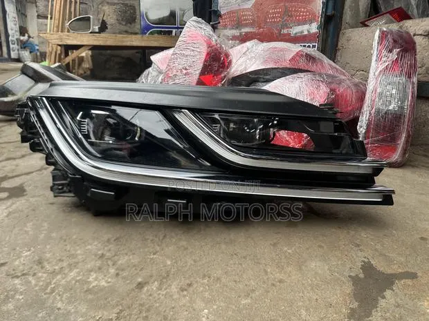 Volkswagen Arteon 2020-24 Headlight · Photo 1