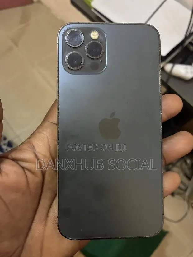 Apple iPhone 12 Pro 128 GB Gray · Photo 1