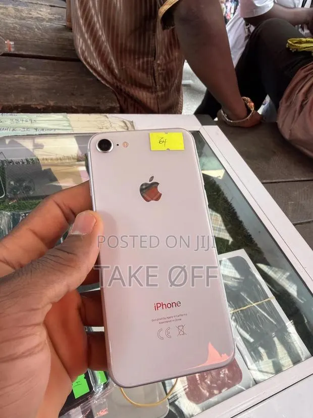 New Apple iPhone 8 64 GB White · Photo 1