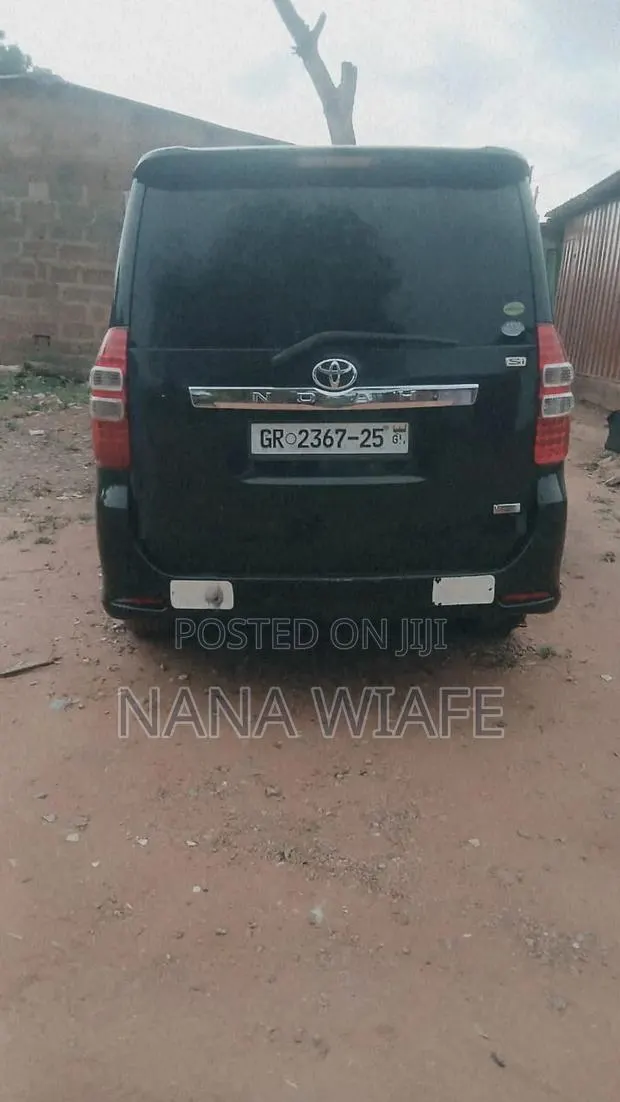 Toyota Noah 2014 Black · Photo 1