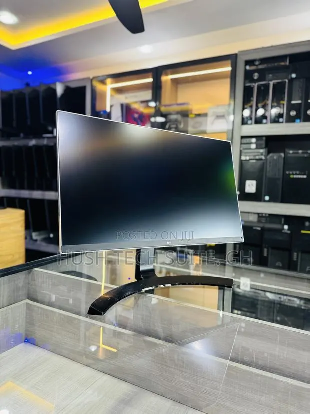 Lg 27” Uhd Ips Display 2160p Edgeless Amd Free-Sync Monitor · Photo 1