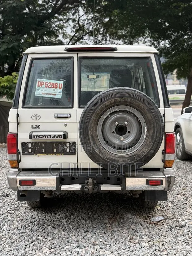 Toyota Land Cruiser 4x4 2007 White · Photo 1