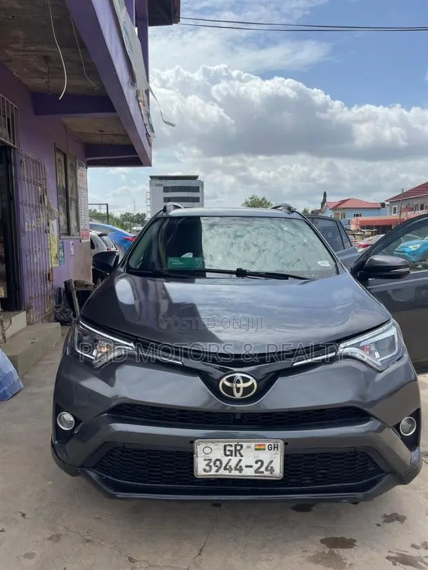 Toyota RAV4 XLE 4dr SUV AWD (2.5L 4cyl 6A) 2018 Gray · Photo 1