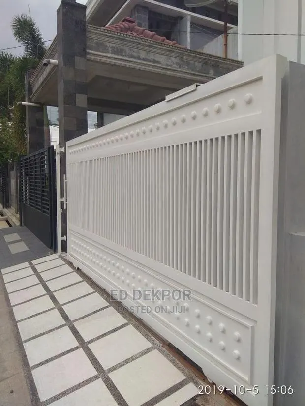 Lk Metal Gate · Photo 1