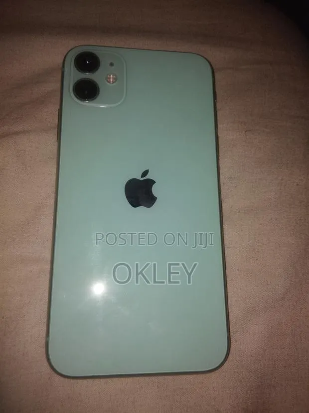 New Apple iPhone 11 128 GB Blue · Photo 1