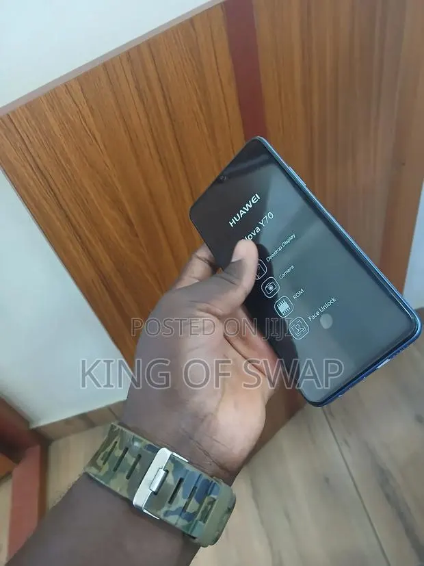 Huawei Nova Y70 128 GB Blue · Photo 1