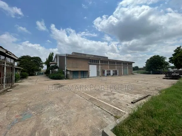 2500 Meter Square Warehouse Tema Industrial Area · Photo 1