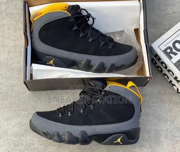 Air Jordan Retro 9 University Gold · Photo 1