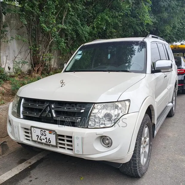 Mitsubishi Pajero 2016 White