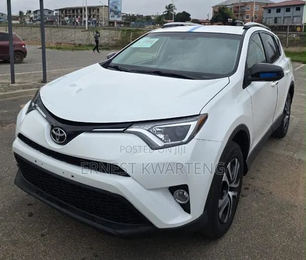 Toyota RAV4 2018 White · Photo 1