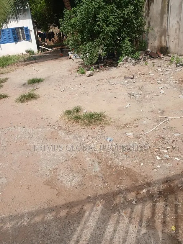 2 And Half Plots With Old House At Dzorwulu For Sale · Photo 1