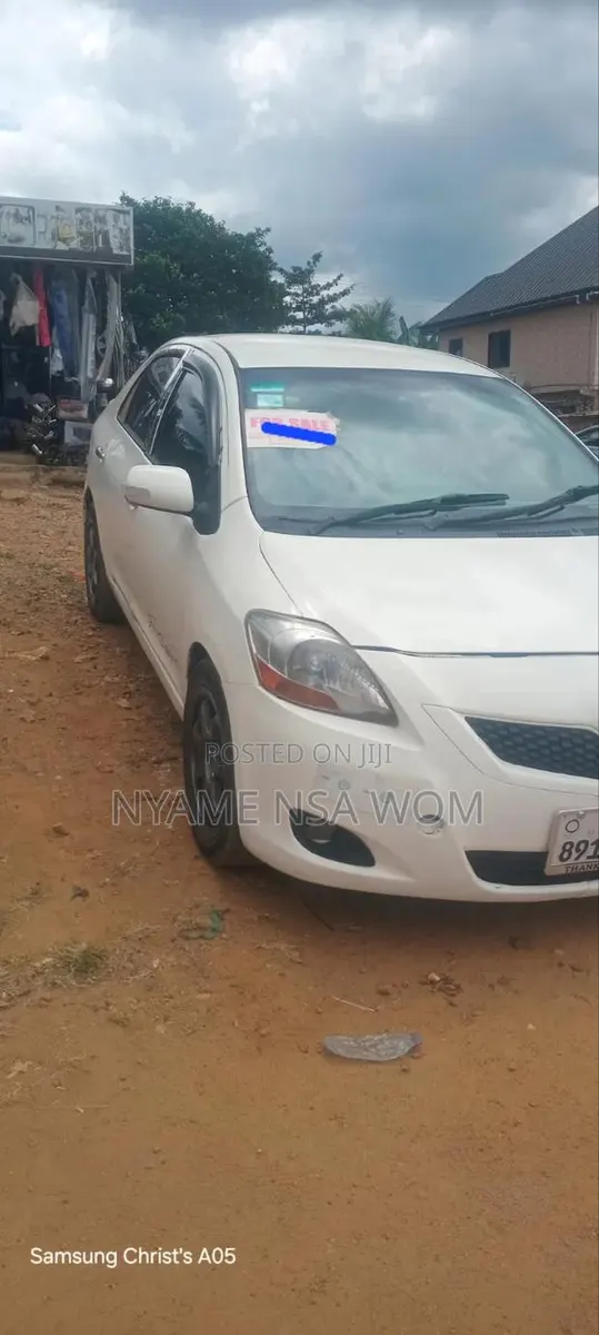 Toyota Belta 2010 White · Photo 1