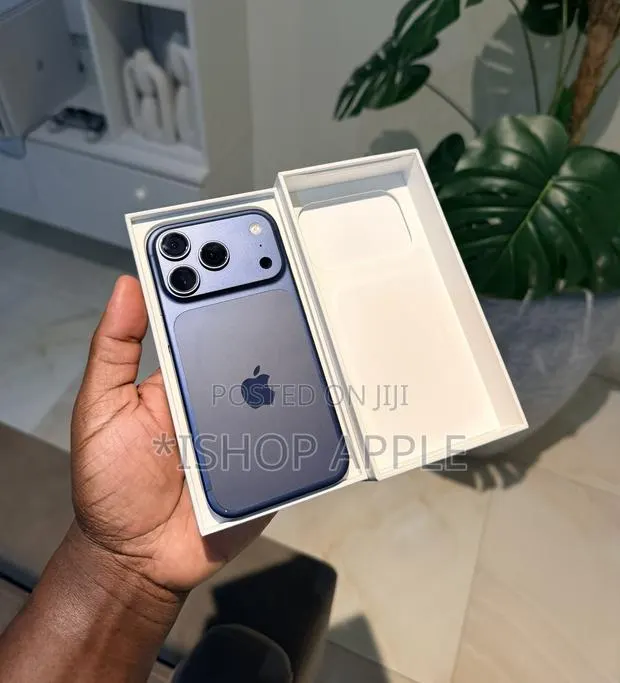 Apple iPhone 17 Pro Max 512 GB Blue · Photo 1