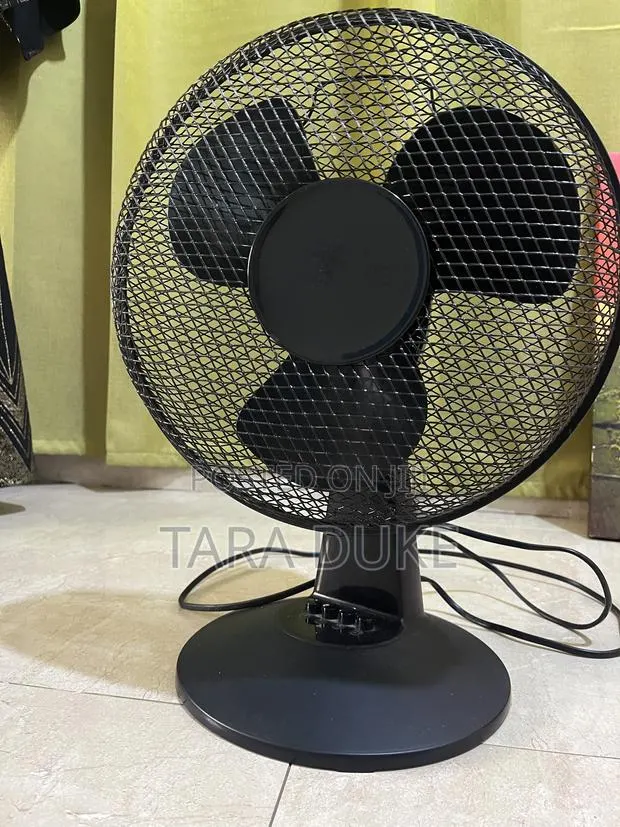 Sleek 3-Blade Black Desk Fan · Photo 1