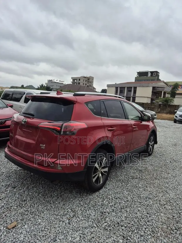 Toyota RAV4 2017 Red · Photo 4