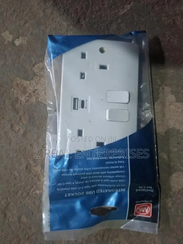MK Electric Integrated USB Double Socket (Type a + C) · Photo 1