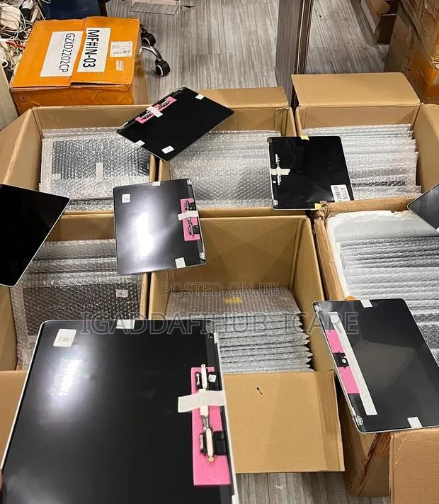 Original Macbook Screen Replacement Pro/Air 2016-2024 · Photo 1