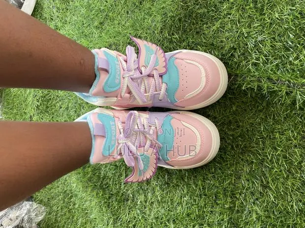 Unicorn Kids Sneakers · Photo 2