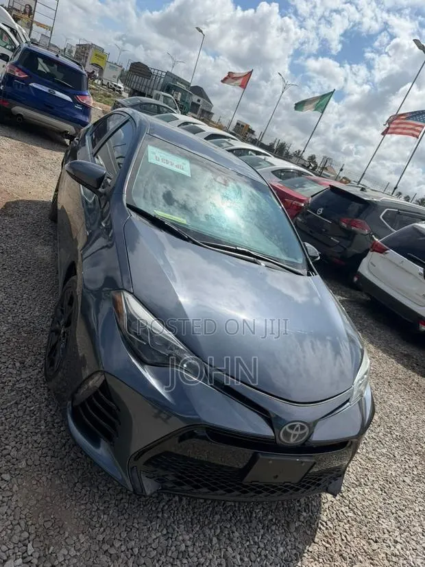 Toyota Corolla SE (1.8L 4cyl 6M) 2019 Gray · Photo 1
