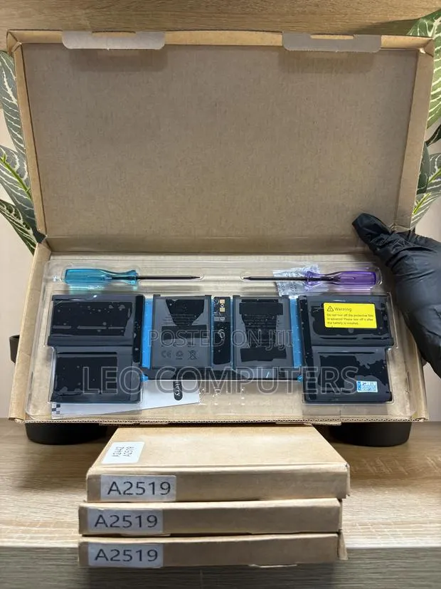 MacBook Pro 14inches A2519 Battery · Photo 1