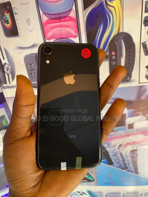 Apple iPhone XR 128 GB Black · Photo 1