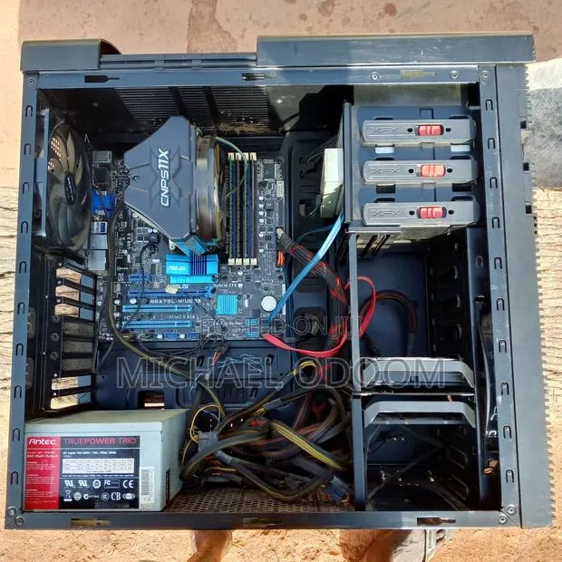 Desktop Computer Asus 12GB AMD HDD 1T · Photo 1