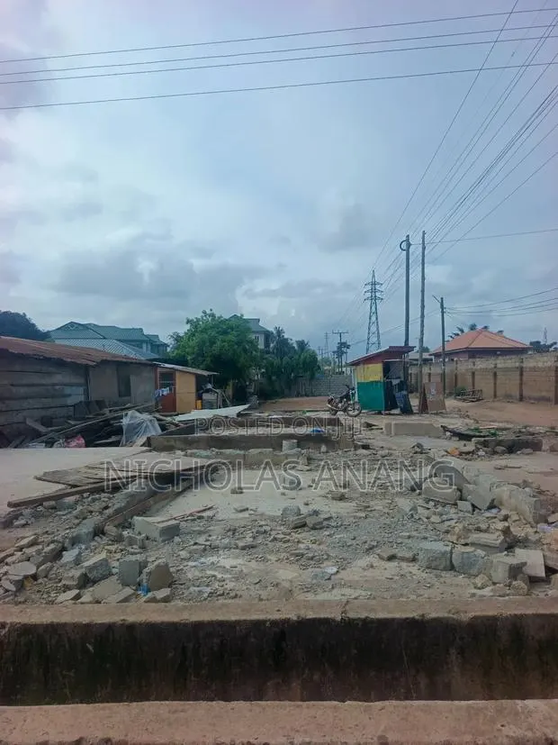 Half Plot of Land · Photo 1