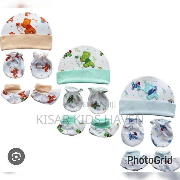 Baby Cap, Pair of Mitten and Pair of Socks · Photo 1