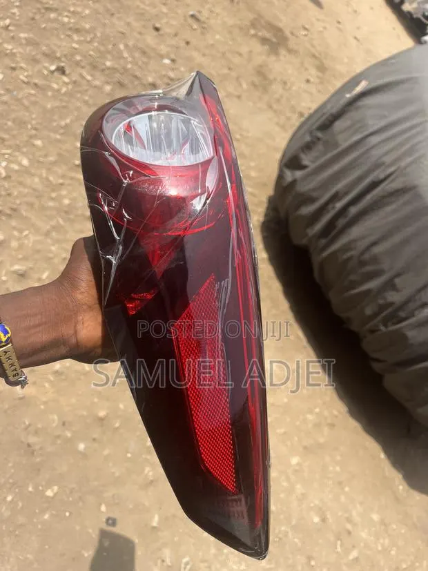 Mazda Cx9 Tail Light Half Led. · Photo 1