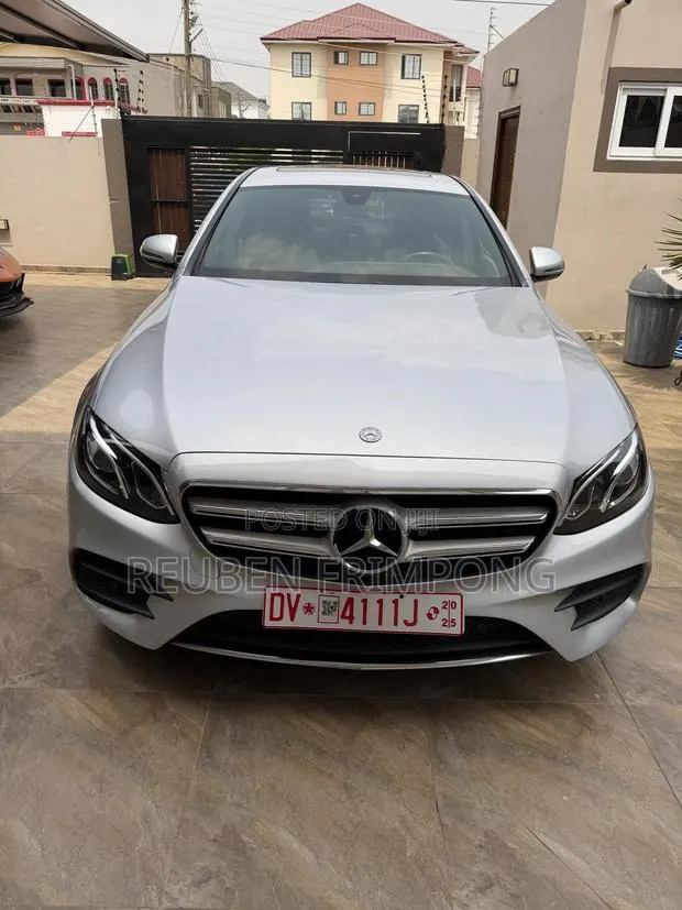 Mercedes-Benz E300 4Matic AWD Sedan (2.0L 4cyl 9A) 2017 Silver · Photo 1