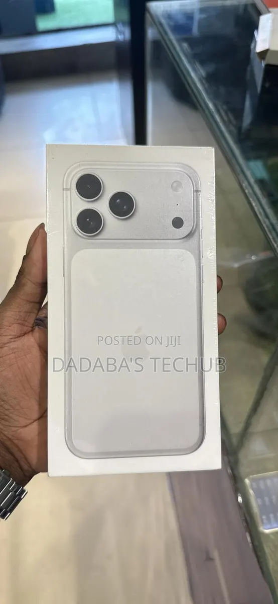 New Apple iPhone 17 Pro Max 256 GB Silver · Photo 1