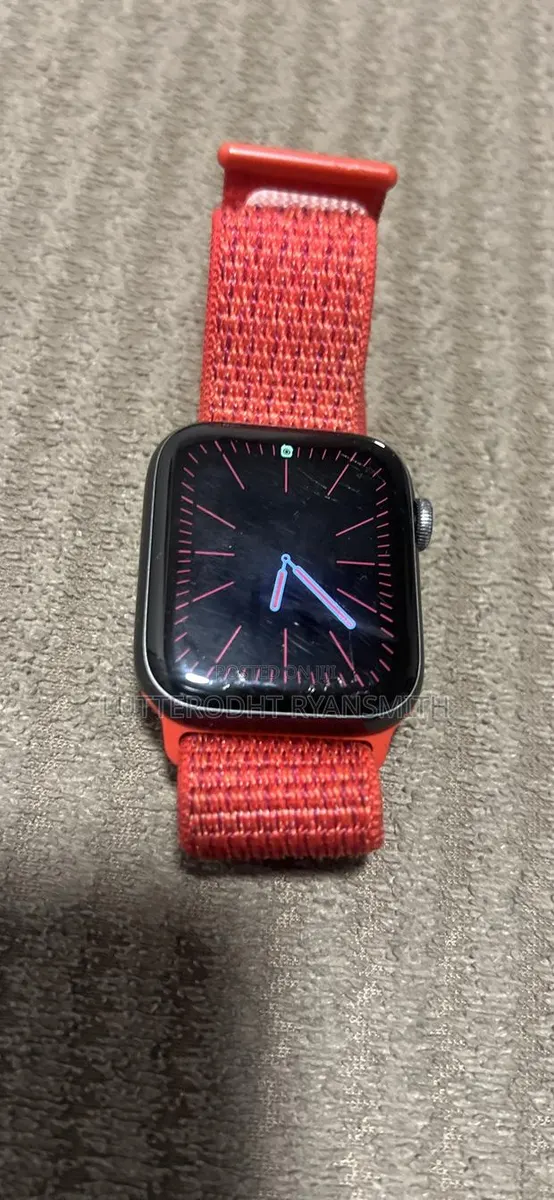 Apple Watch Series 6 · Photo 1