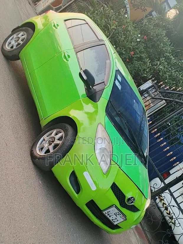 Toyota Vitz 2010 · Photo 1