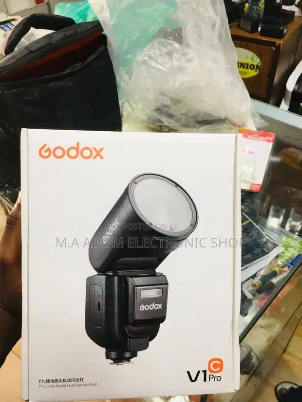Godox V1 Pro: The Professional's Choice for Perfect Light · Photo 1