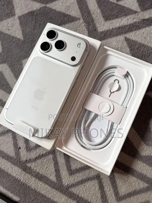 Apple iPhone 17 Pro Max 512 GB White · Photo 1