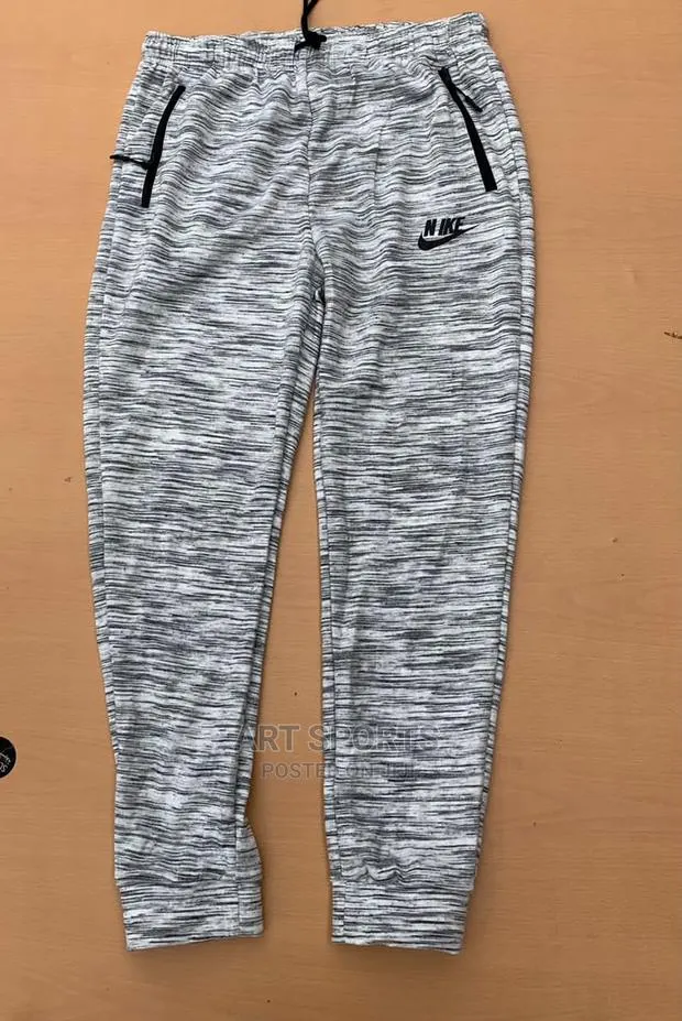 Nike Joggers · Photo 1