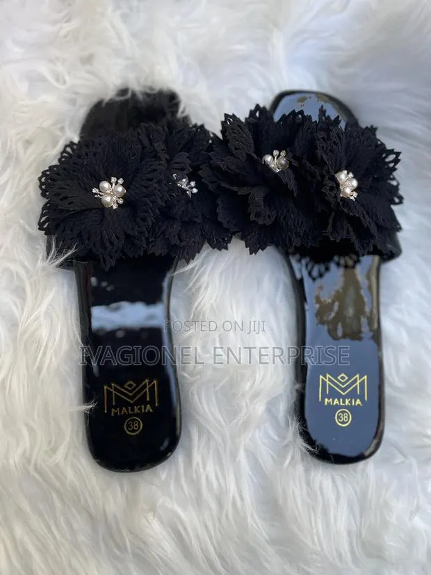 Ladies Slippers · Photo 1